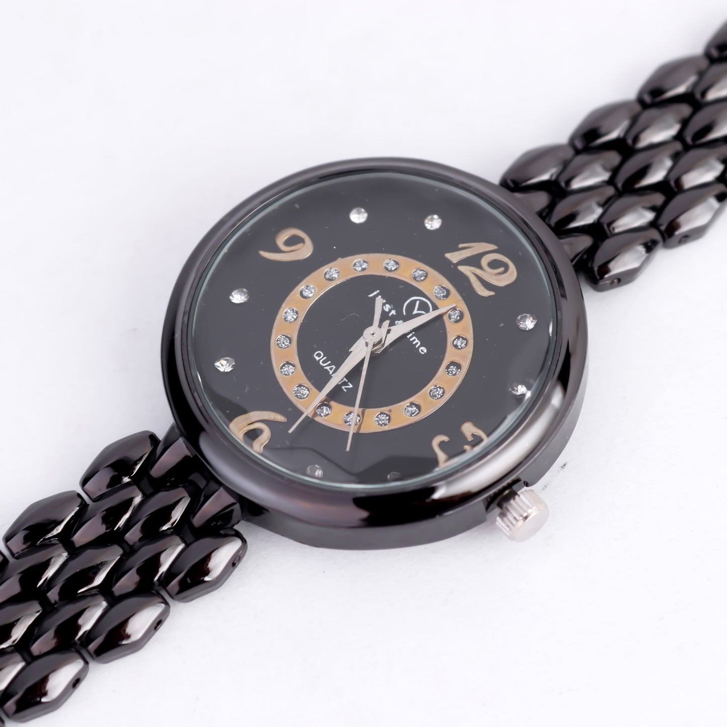Noir Royale – The Bold Spark of Luxury