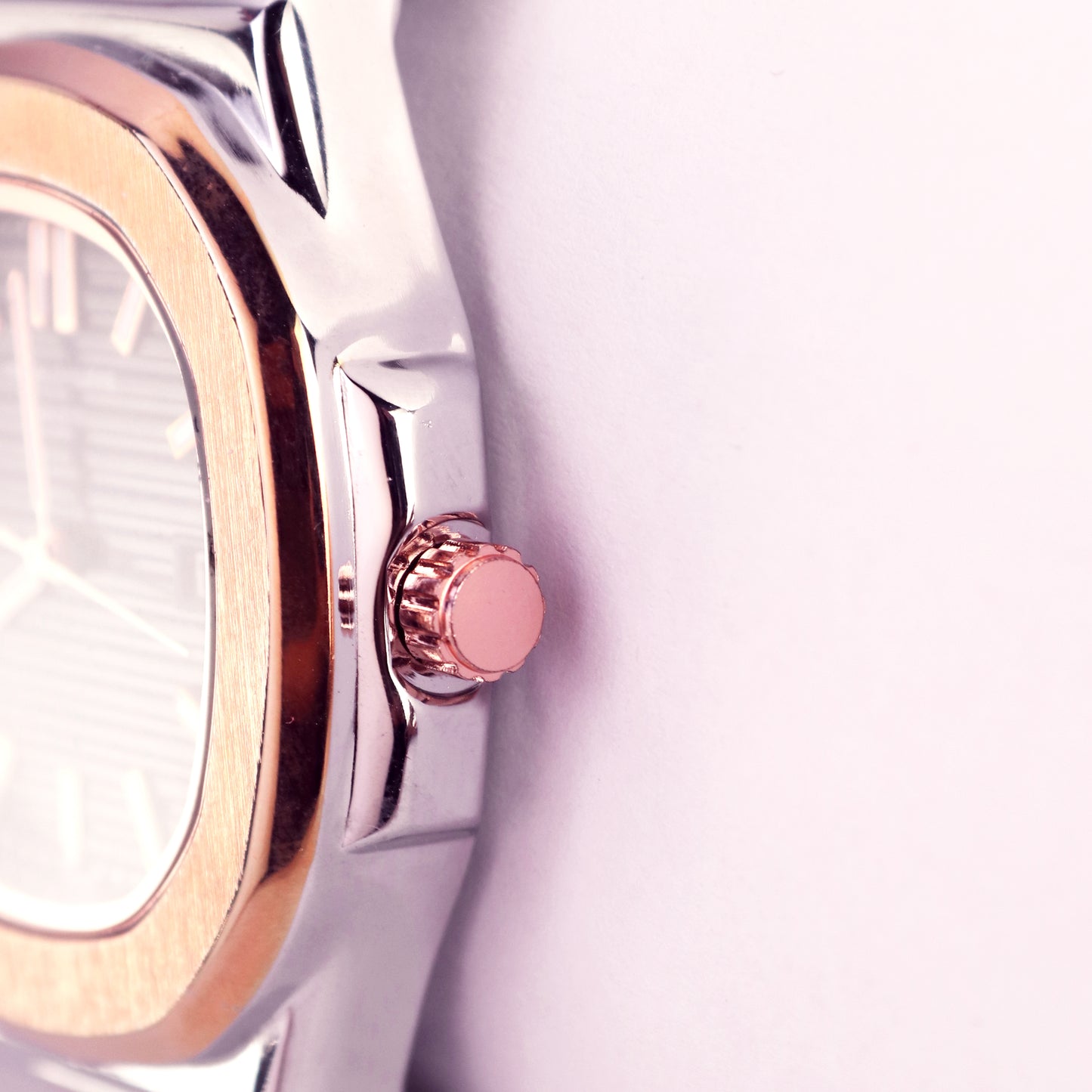 Patek Philippe Nautilus – Rose Gold & Steel Luxury Timepiece