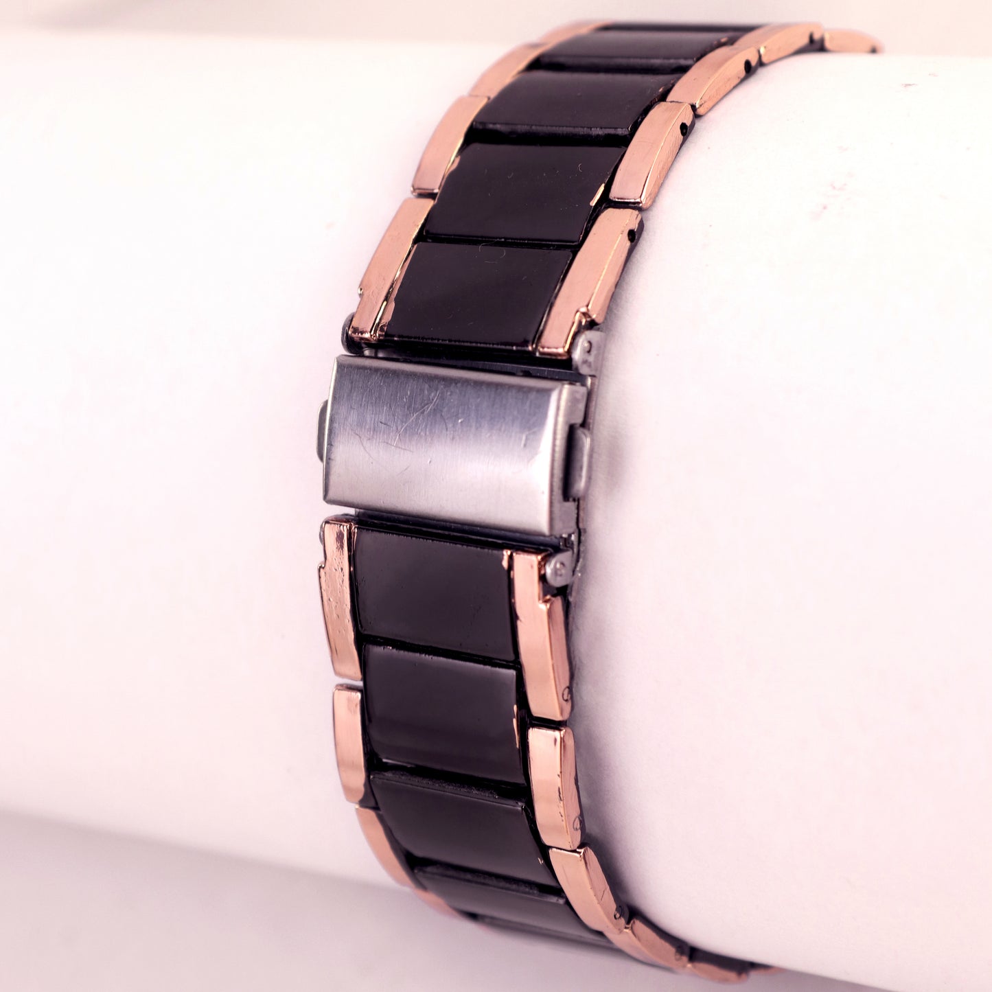 TIMEES Rose Gold & Black Quartz Watch – Sleek Modern Luxury
