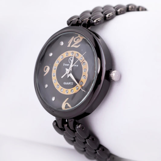 Noir Royale – The Bold Spark of Luxury