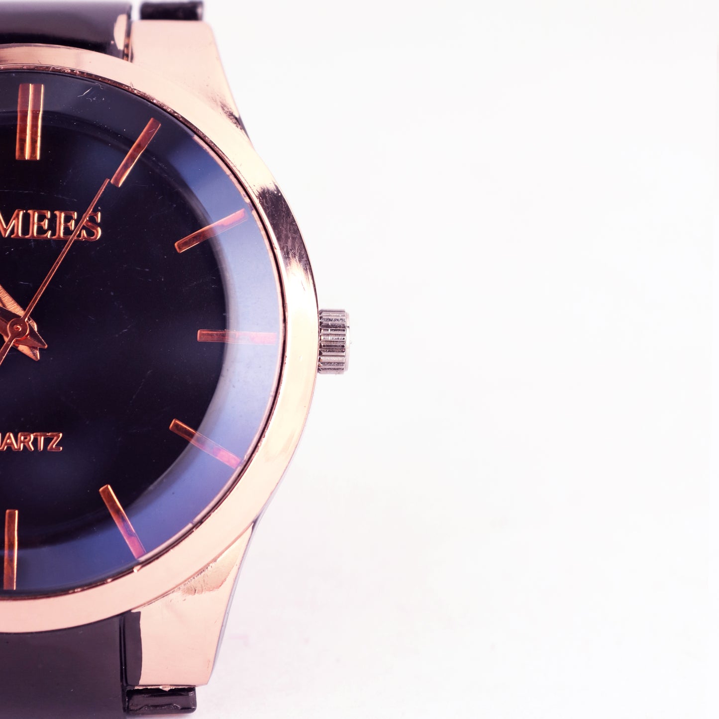 TIMEES Rose Gold & Black Quartz Watch – Sleek Modern Luxury